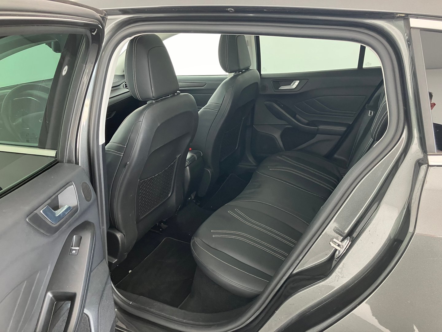 Ford Focus Traveller 1,5 EcoBlue Vignale Aut. | Bild 12 von 15