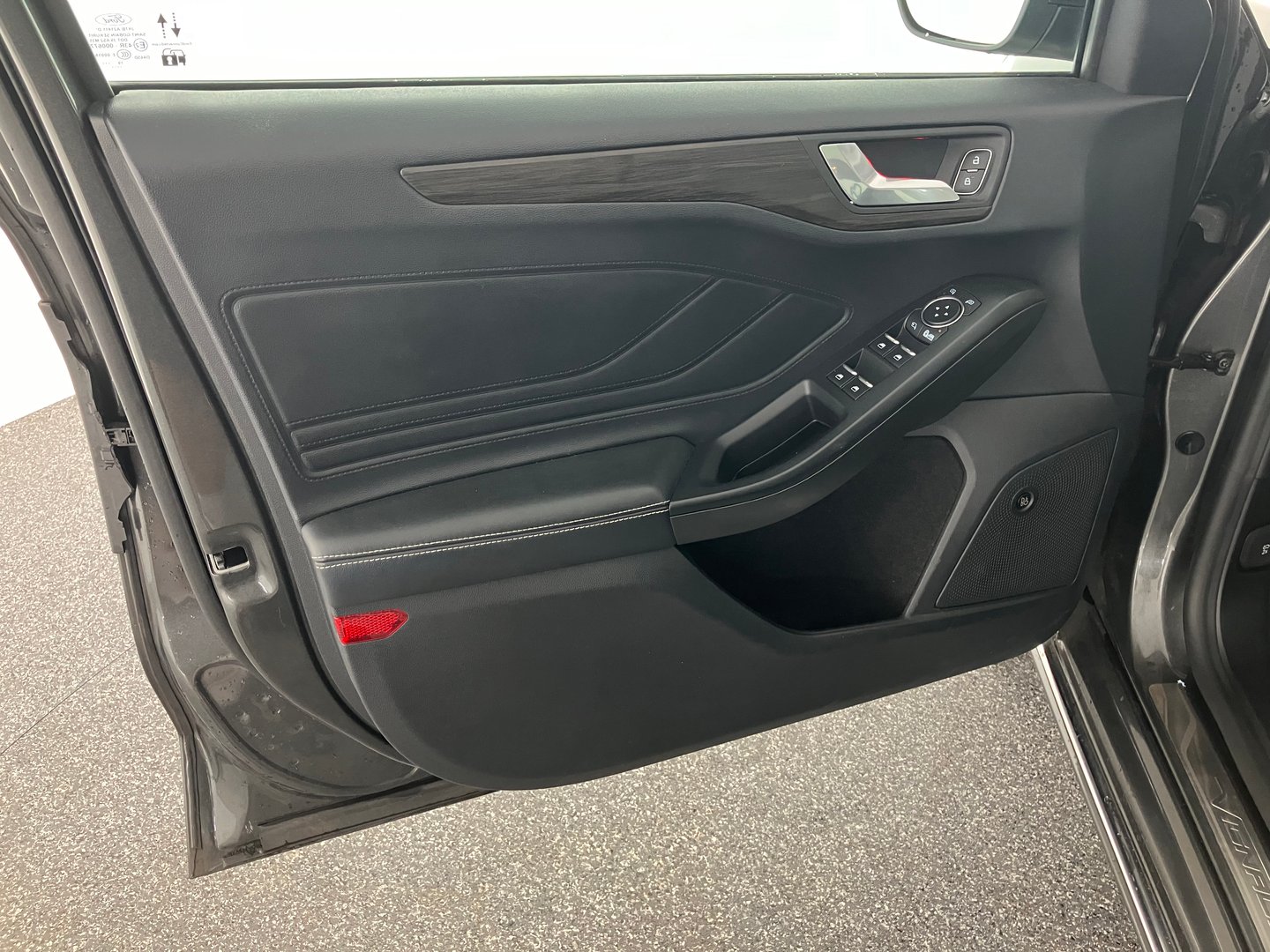 Ford Focus Traveller 1,5 EcoBlue Vignale Aut. | Bild 4 von 15