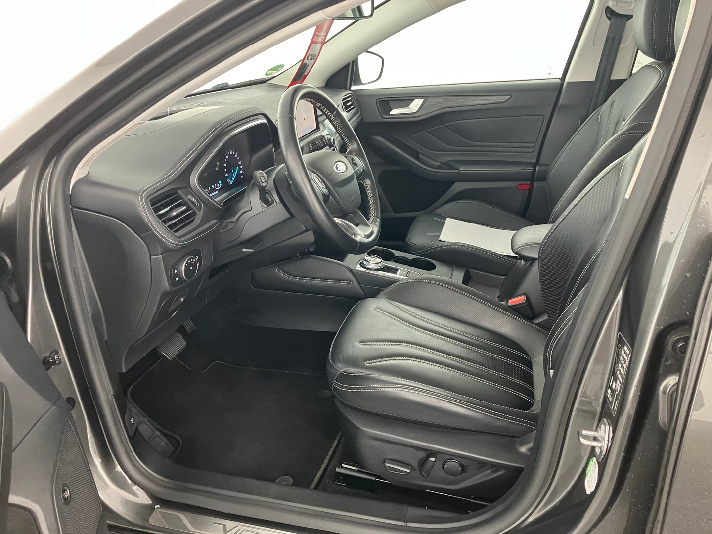 Ford Focus Traveller 1,5 EcoBlue Vignale Aut. | Bild 3 von 15