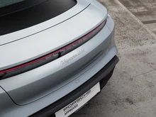 Porsche Taycan 4S in DOLOMITSILBERMETALLIC