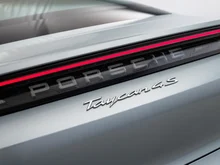 Porsche Taycan 4S in DOLOMITSILBERMETALLIC