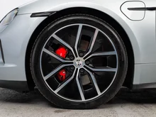 Porsche Taycan 4S in DOLOMITSILBERMETALLIC