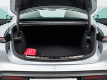 Porsche Taycan 4S in DOLOMITSILBERMETALLIC