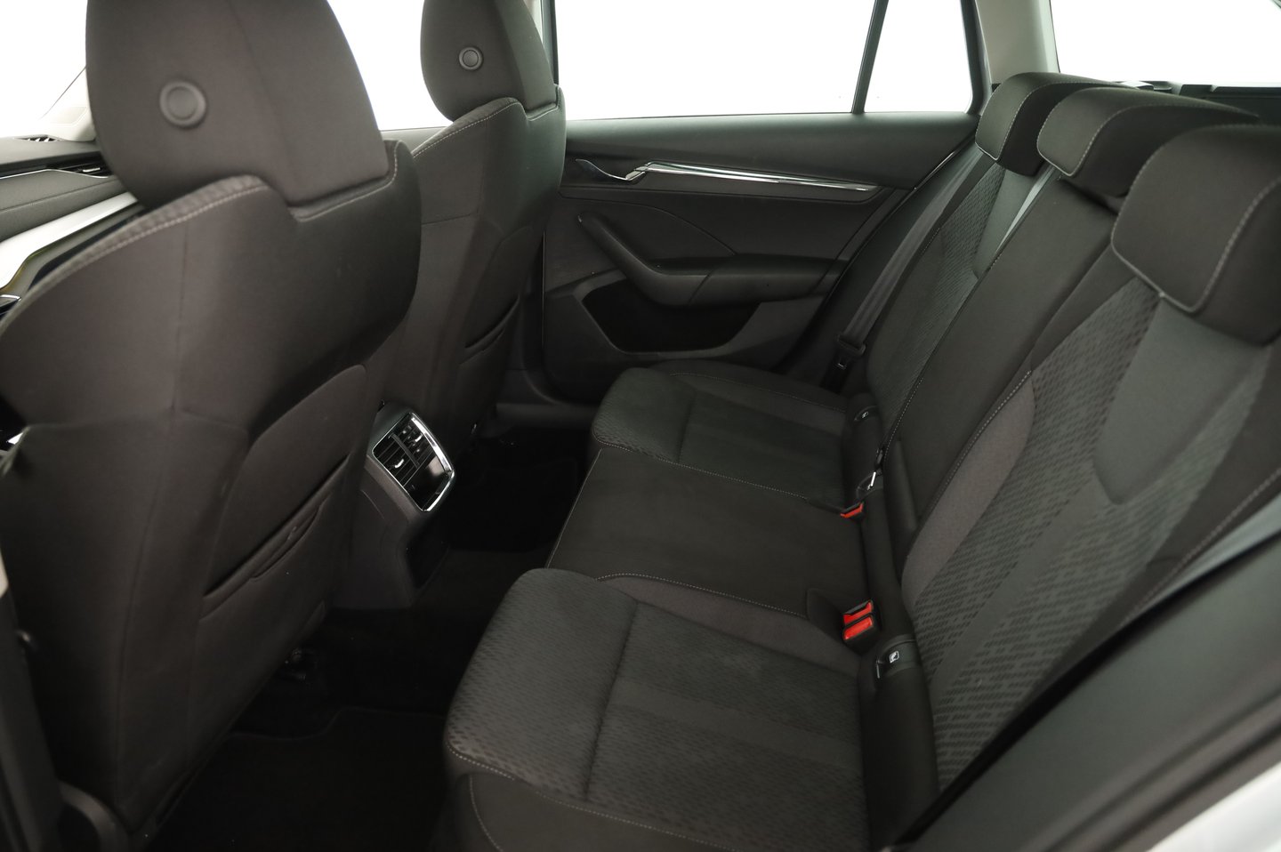 Škoda OCTAVIA Combi Premium TDI DSG | Bild 18 von 21