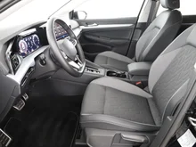 VW Golf Variant Life mHeV TSI DSG in GRENADILLSCHWARZ METALLIC