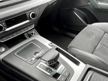 Audi Q5 55 TFSI e quattro Sport in quantumgrau