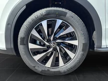 VW T-Roc Life eTSI DSG in Pure White Dach Black Uni