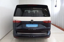 VW Multivan Business Plus eHybrid 180 kW 4M in Candyweiß / Starlight Blue Metallic