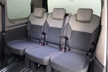 VW Multivan Business Plus eHybrid 180 kW 4M in Candyweiß / Starlight Blue Metallic