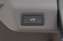 VW Multivan Business Plus eHybrid 180 kW 4M in Candyweiß / Starlight Blue Metallic