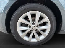 Škoda Octavia Combi Ambition in QUARZ-GRAU METALLIC