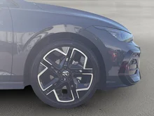 VW Golf Sport mHEV TSI DSG in Delfingrau Metallic Dach Schwarz