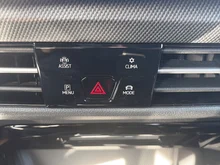 VW Golf Sport mHEV TSI DSG in Delfingrau Metallic Dach Schwarz
