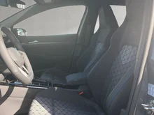 VW Golf Sport mHEV TSI DSG in Delfingrau Metallic Dach Schwarz