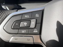 VW Golf Sport mHEV TSI DSG in Delfingrau Metallic Dach Schwarz