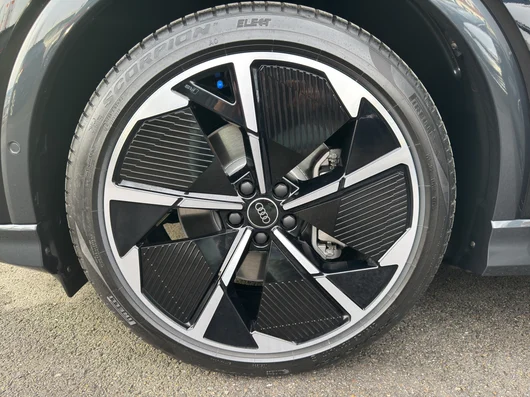 Bild eines Q4 Sportback 55 e-tron quattro