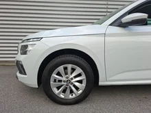 Škoda Kamiq Selection TSI in Moon-Weiß Metallic
