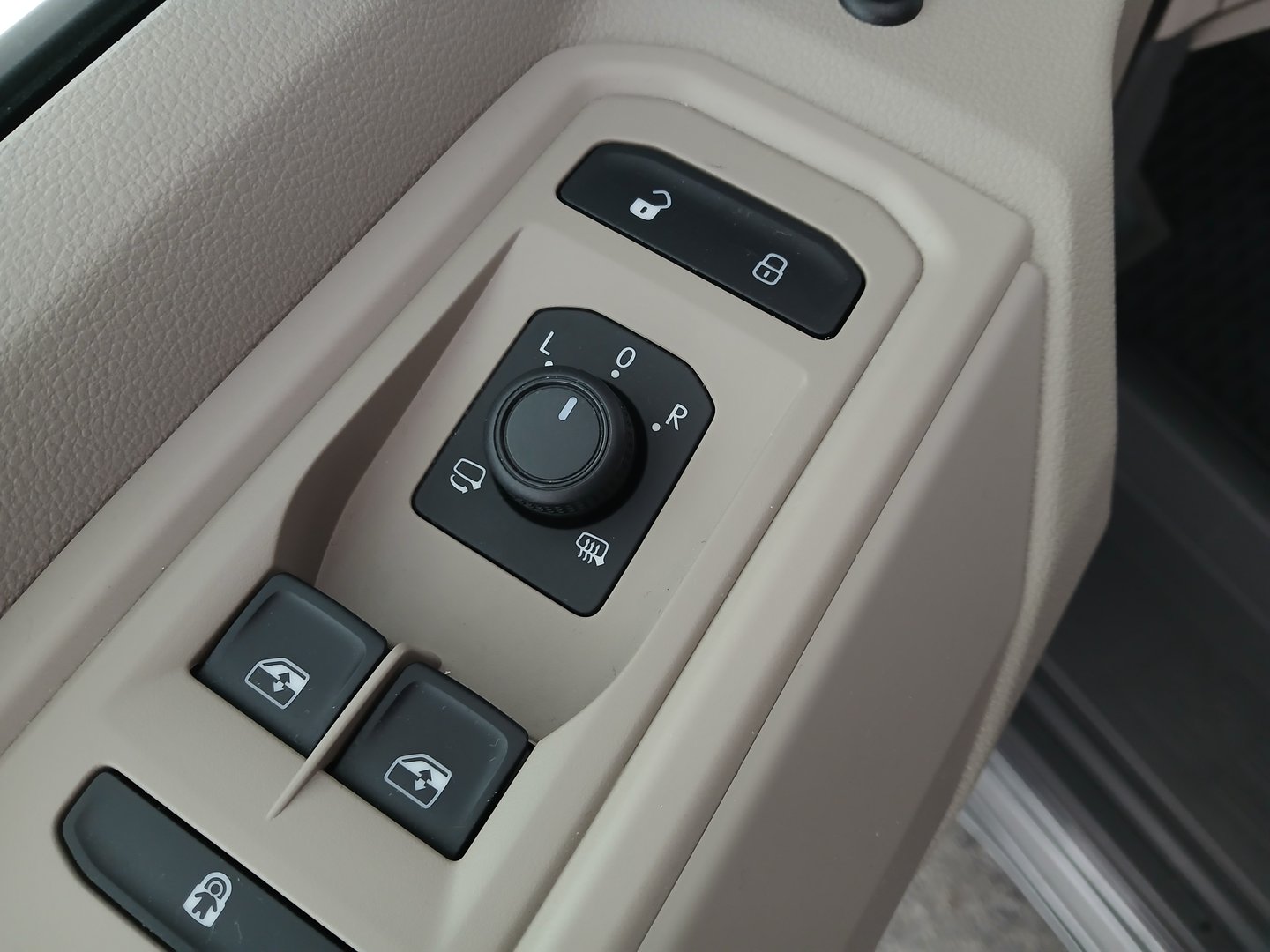 VW California Beach Camper eHyb. 180 kW 4M | Bild 11 von 40