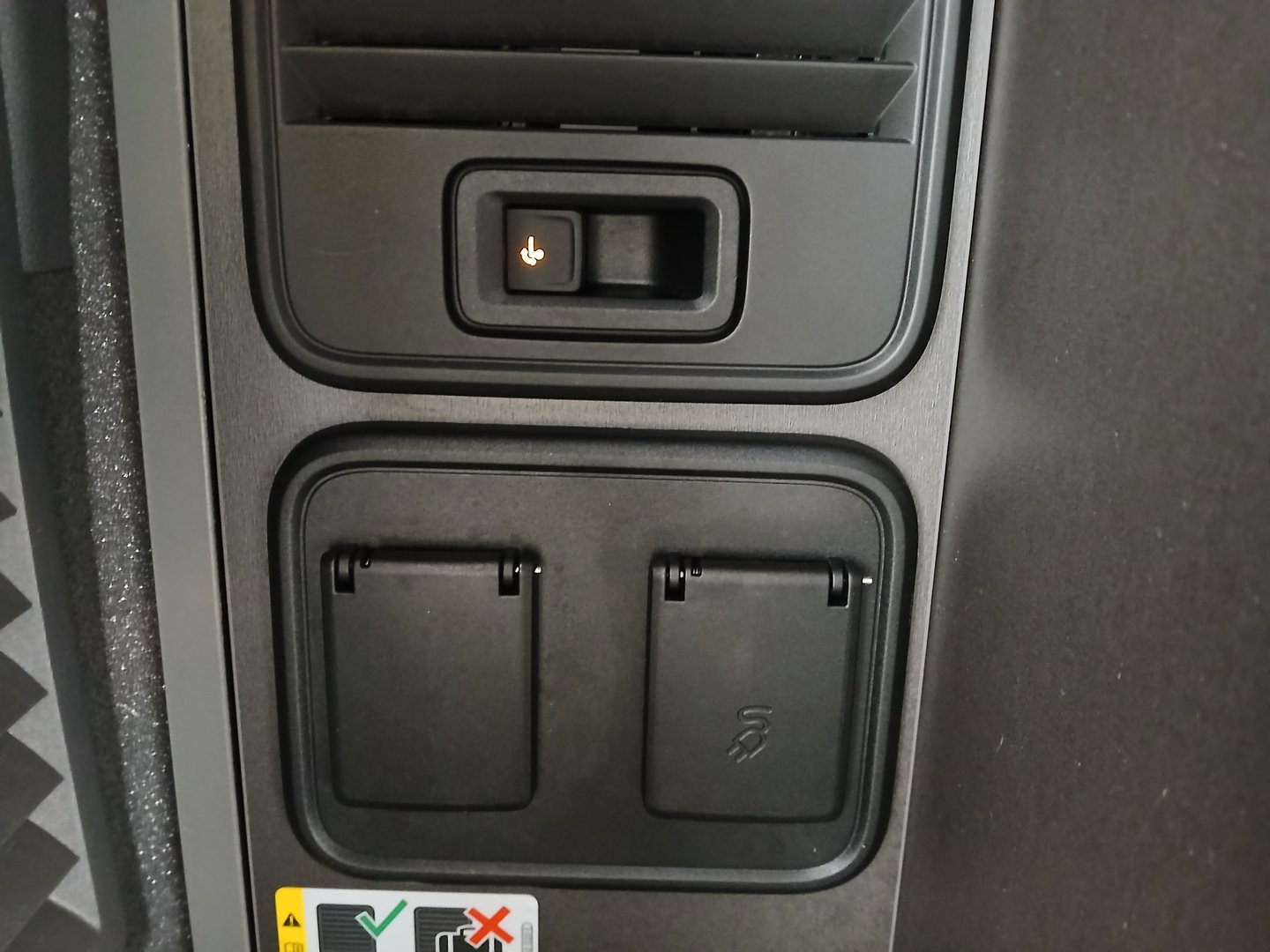 VW California Beach Camper eHyb. 180 kW 4M | Bild 32 von 40