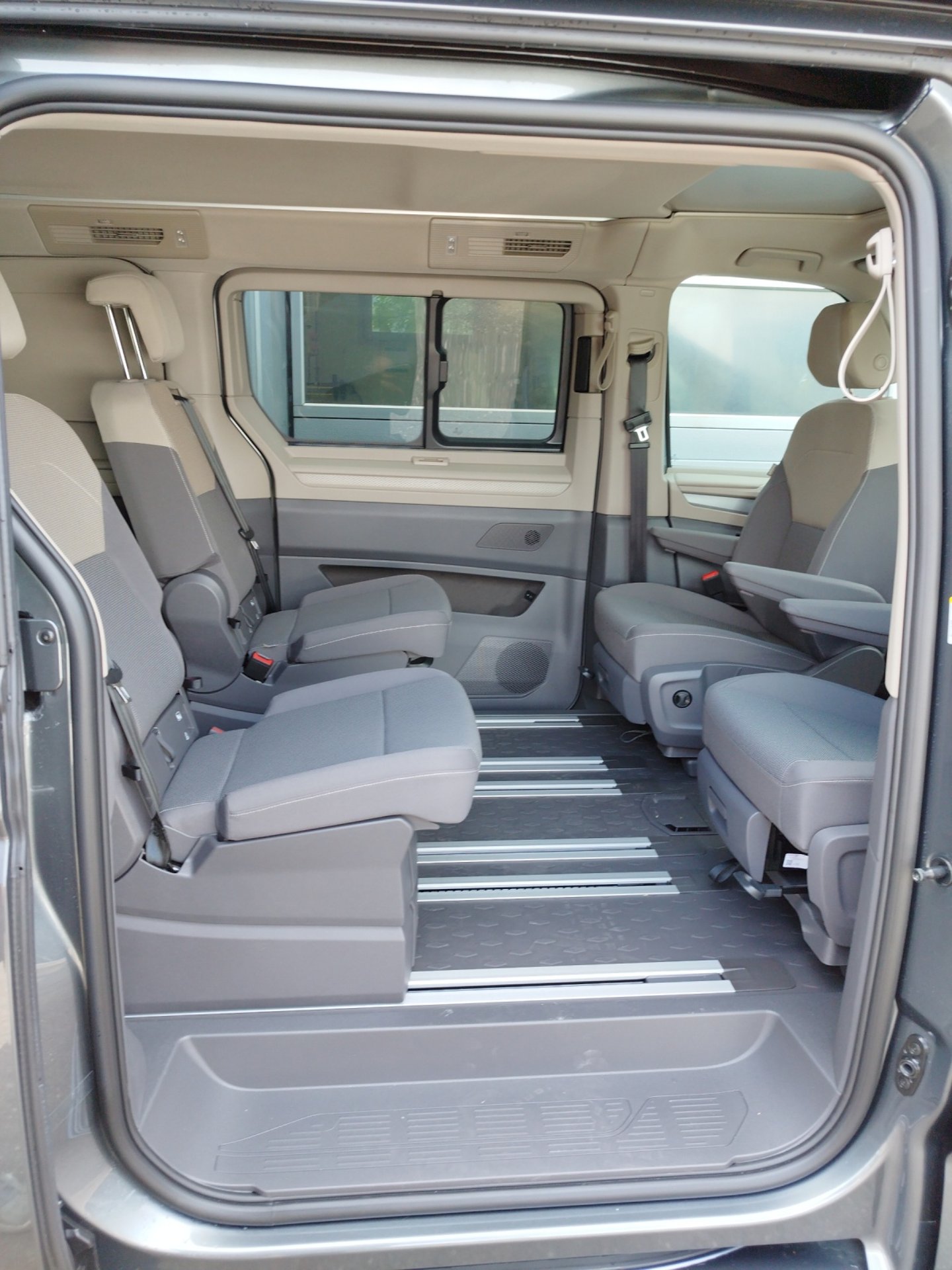 VW California Beach Camper eHyb. 180 kW 4M | Bild 11 von 25