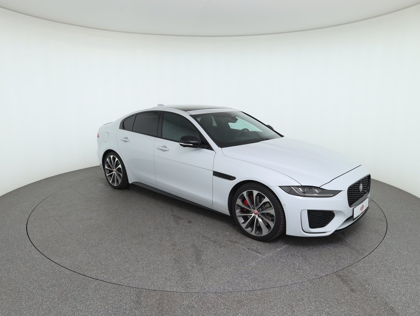 Jaguar XE D200 R-Dynamic Black Aut. | Bild 3 von 34