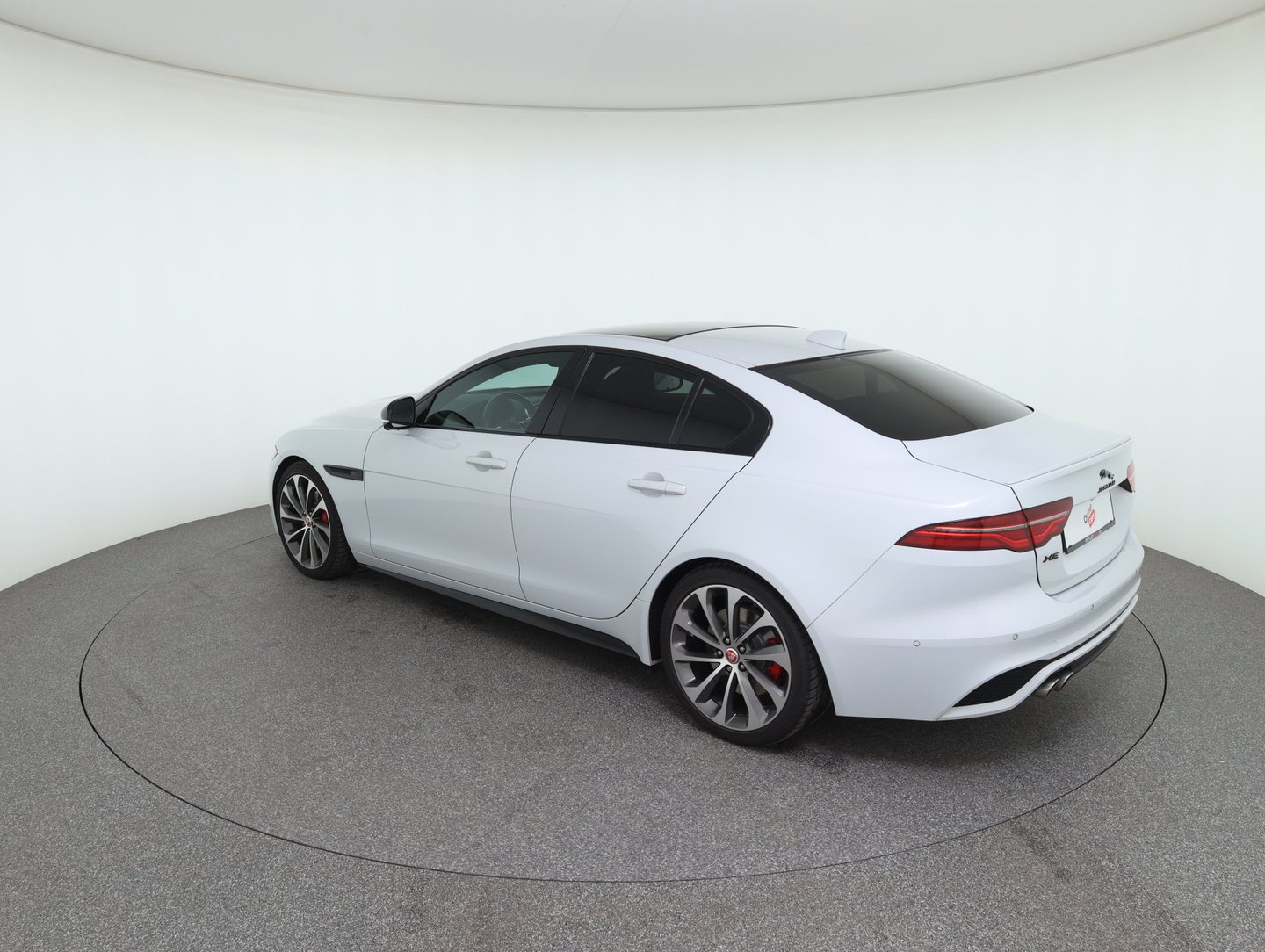 Jaguar XE D200 R-Dynamic Black Aut. | Bild 7 von 34