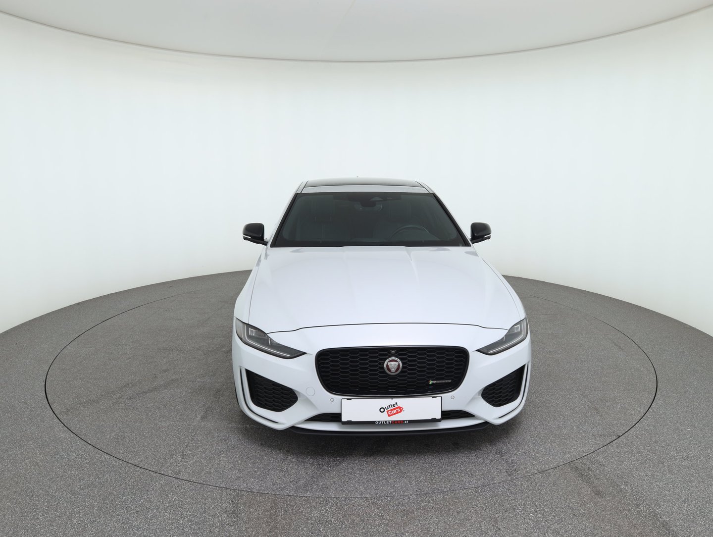 Jaguar XE D200 R-Dynamic Black Aut. | Bild 2 von 34