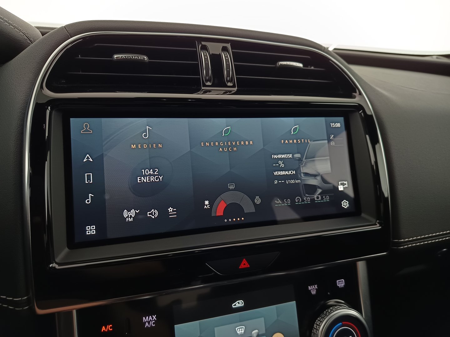 Jaguar XE D200 R-Dynamic Black Aut. | Bild 17 von 34