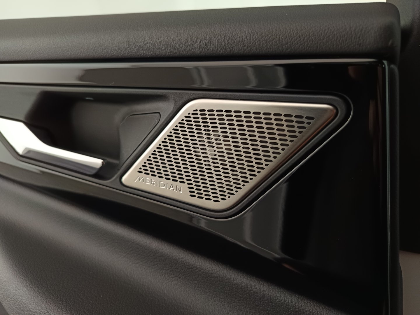 Jaguar XE D200 R-Dynamic Black Aut. | Bild 31 von 34