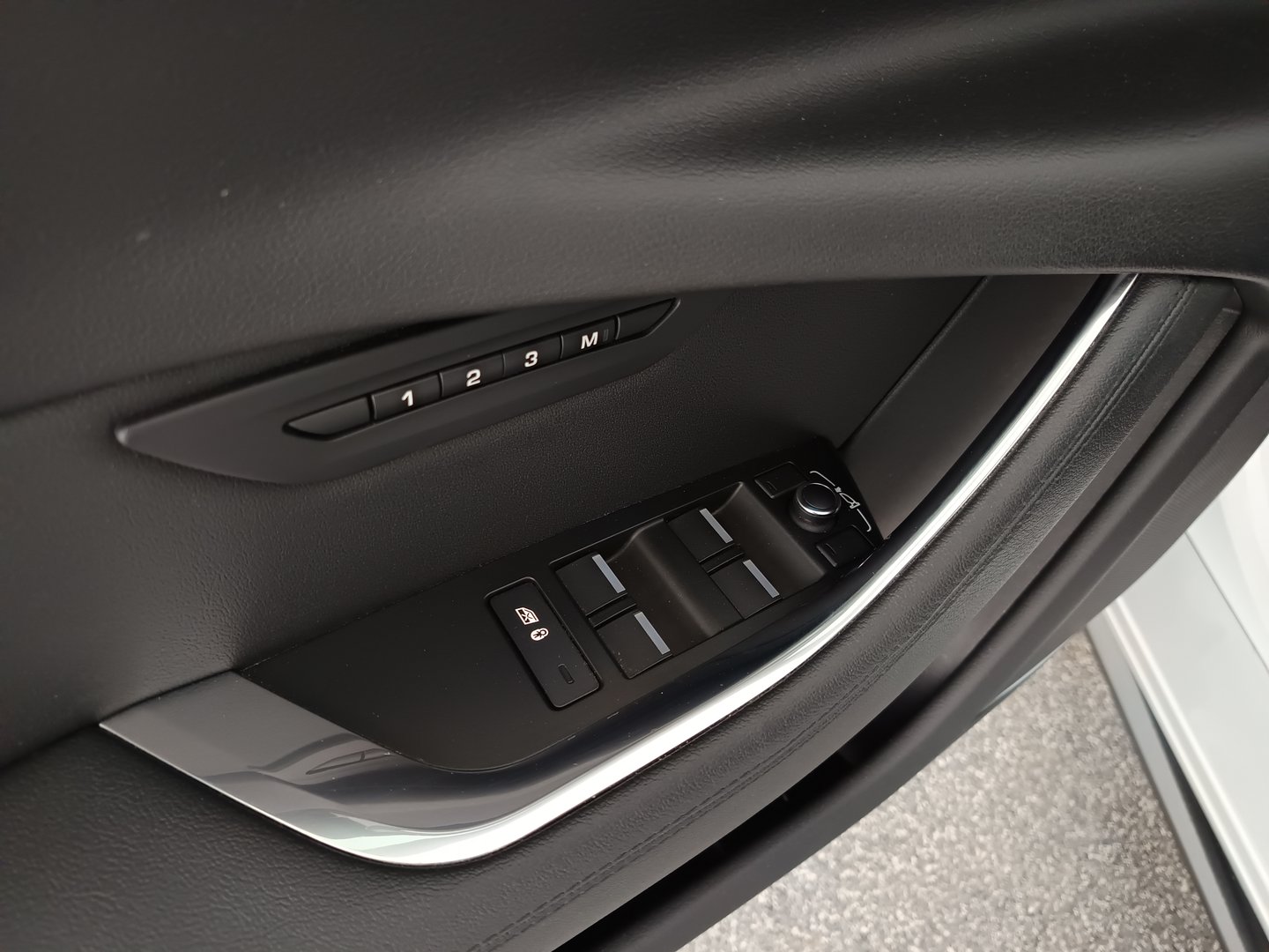 Jaguar XE D200 R-Dynamic Black Aut. | Bild 11 von 34