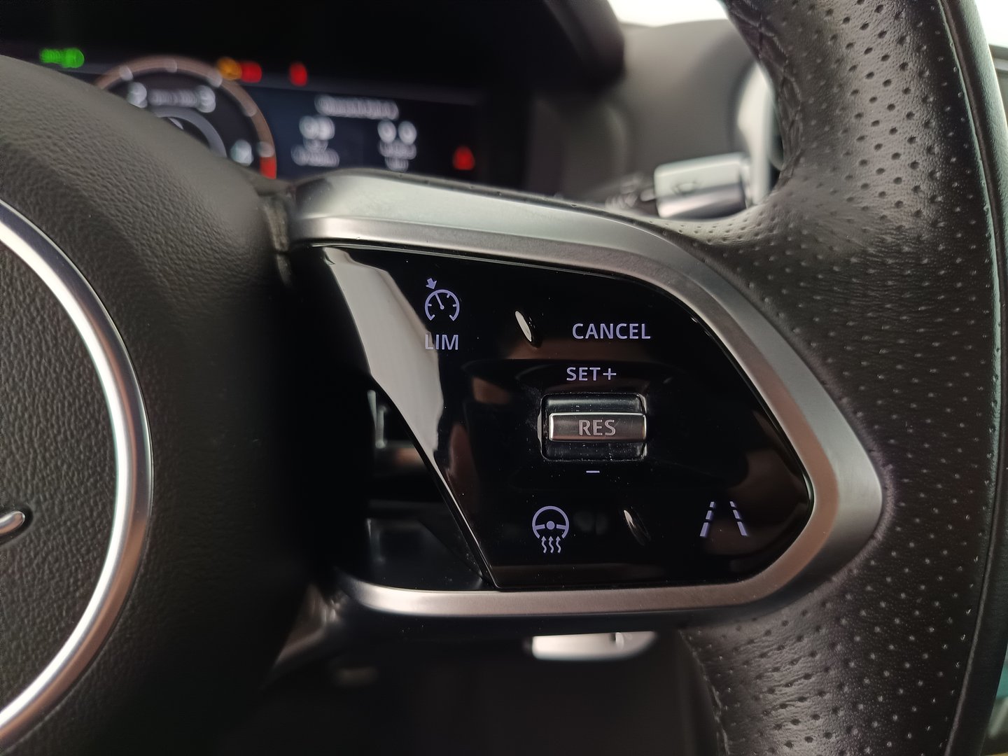 Jaguar XE D200 R-Dynamic Black Aut. | Bild 16 von 34