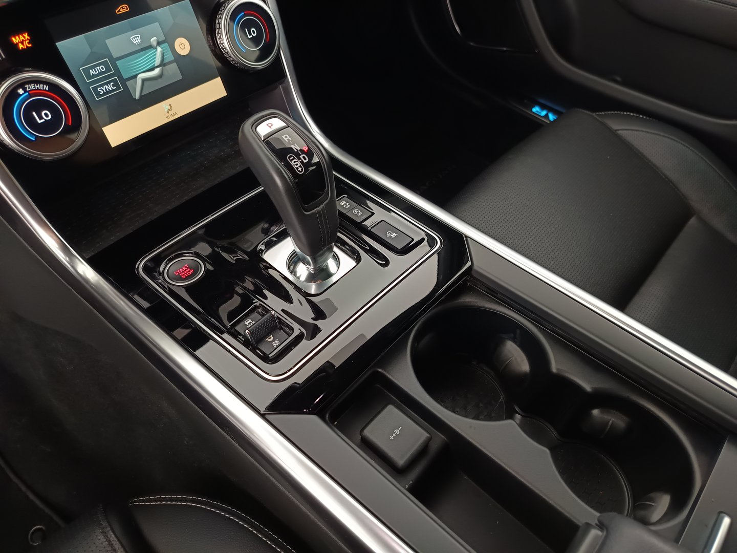 Jaguar XE D200 R-Dynamic Black Aut. | Bild 27 von 34