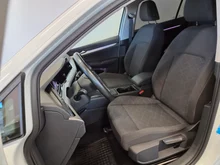 VW Golf Variant Life TDI in Pure White