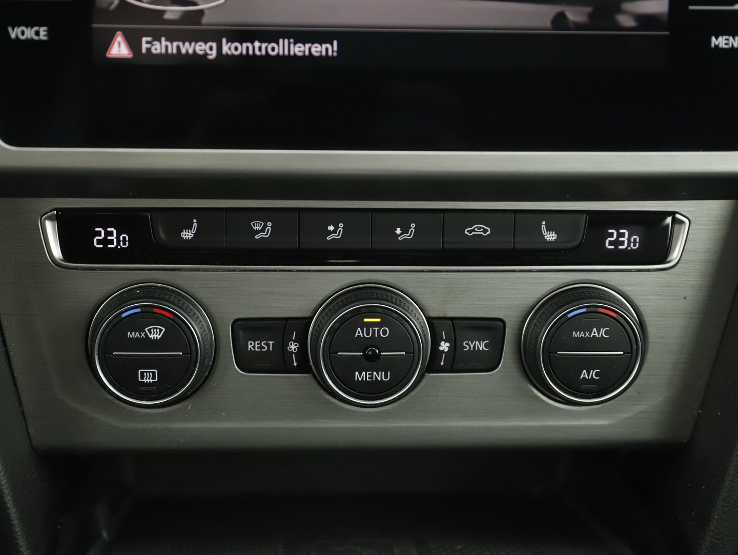 VW Passat Variant Business TDI DSG | Bild 22 von 29