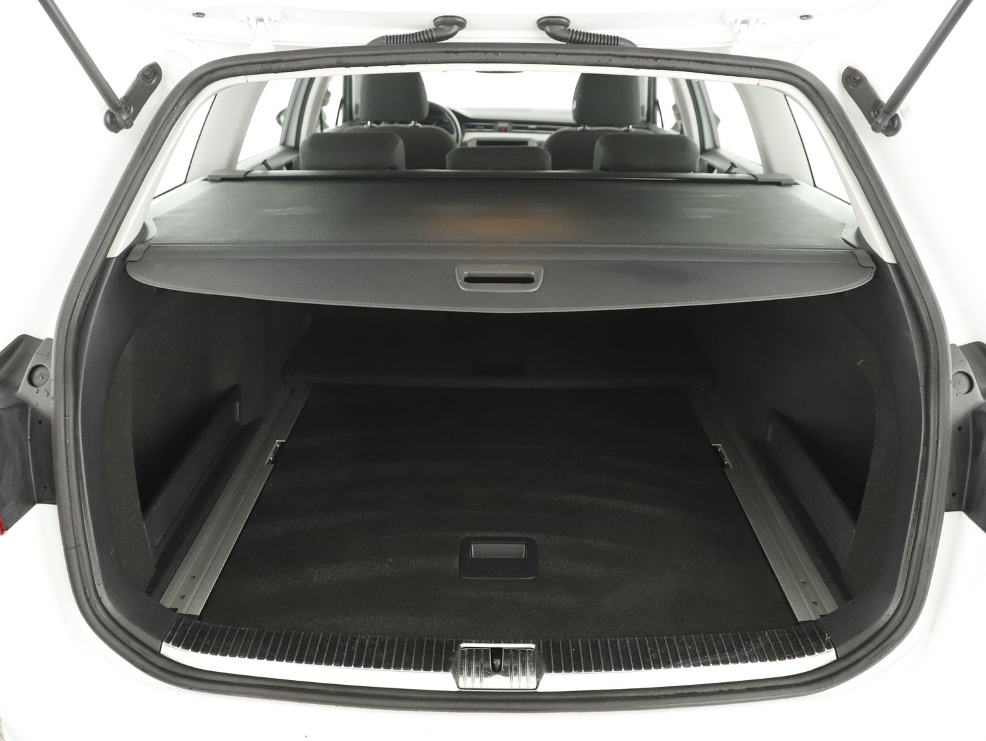 VW Passat Variant Business TDI DSG | Bild 25 von 29