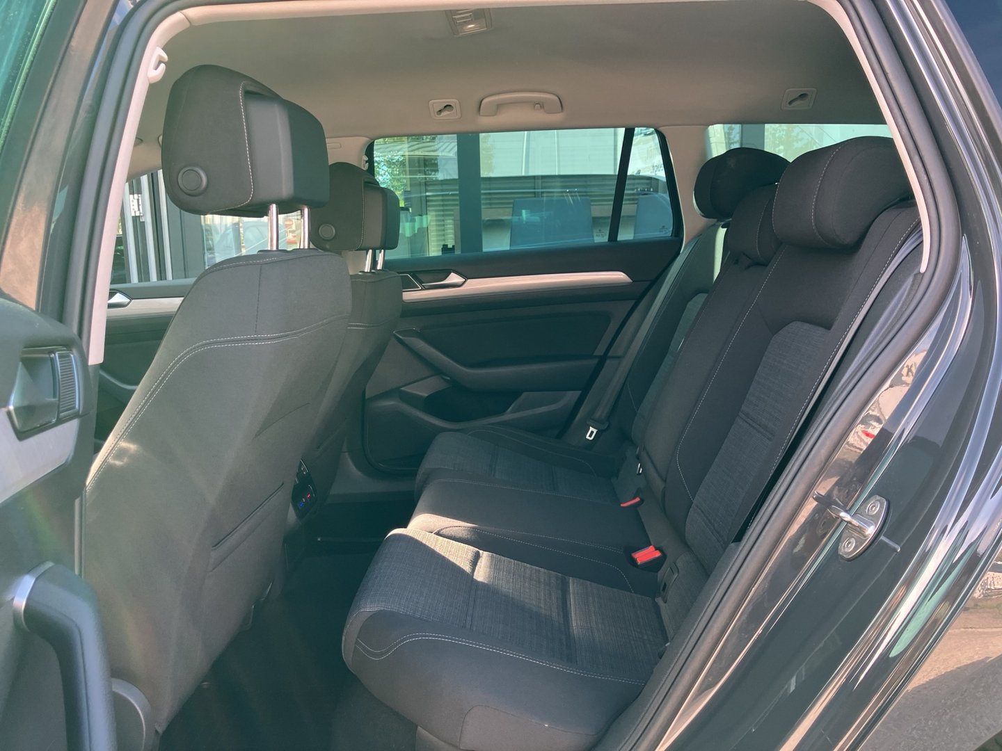 VW Passat Variant Business TDI SCR DSG | Bild 12 von 19