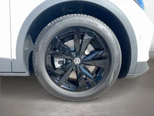 VW ID.4 Pro 210 kW Business in Gletscherweiß Metallic Dach schwarz