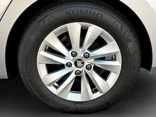 Škoda Octavia Combi Selection TSI mHEV DSG in Brillant-Silber Metallic