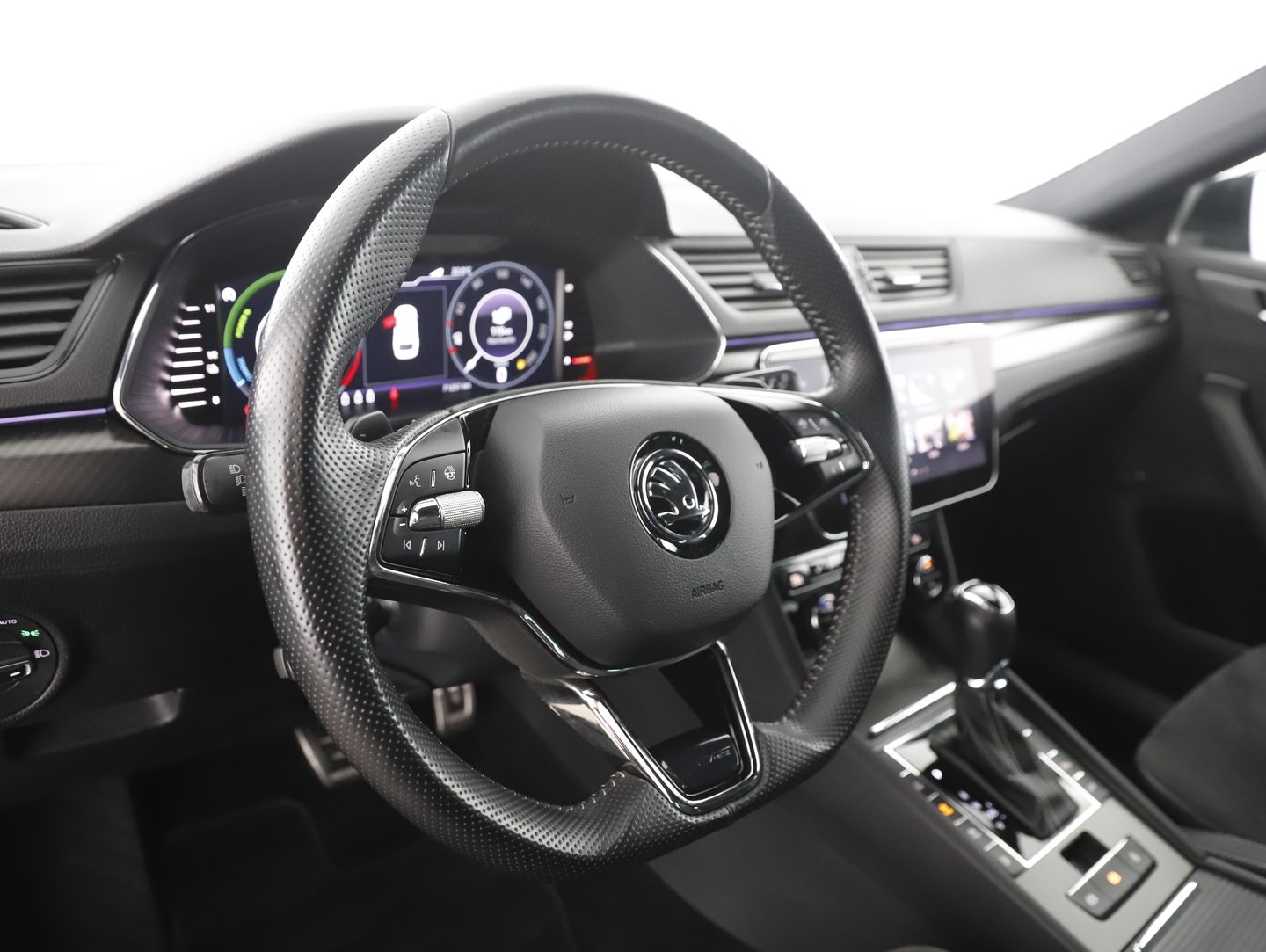 Škoda SUPERB Combi iV SPORTLINE DSG | Bild 15 von 30