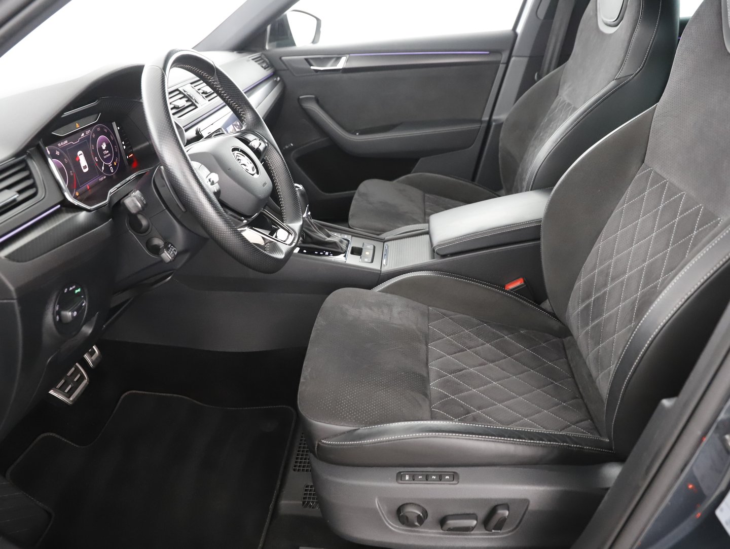 Škoda SUPERB Combi iV SPORTLINE DSG | Bild 14 von 30