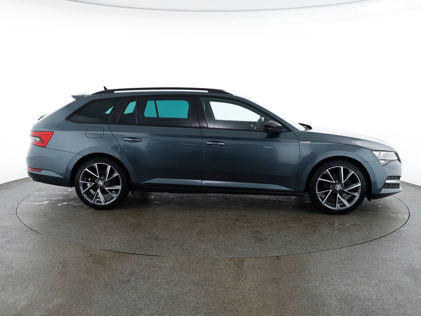 Škoda SUPERB Combi iV SPORTLINE DSG | Bild 8 von 30