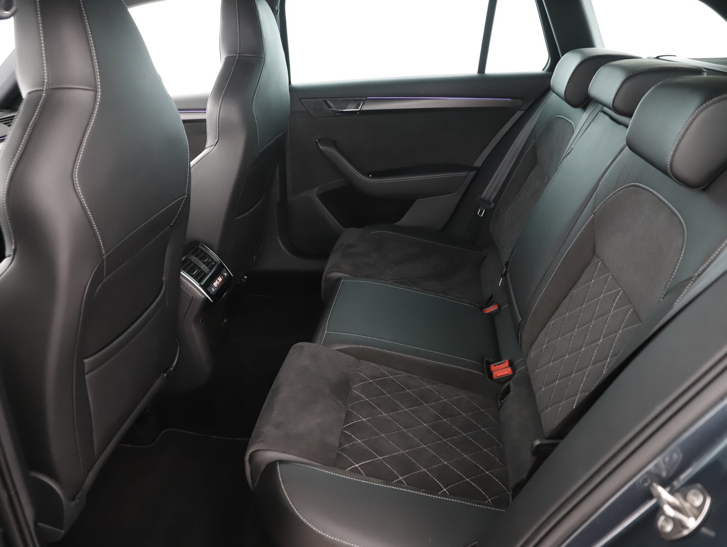 Škoda SUPERB Combi iV SPORTLINE DSG | Bild 23 von 30
