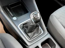 VW Caddy Life Maxi TDI in CANDY-WEISS