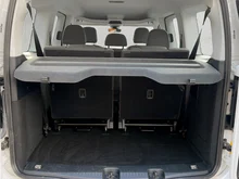 VW Caddy Life Maxi TDI in CANDY-WEISS