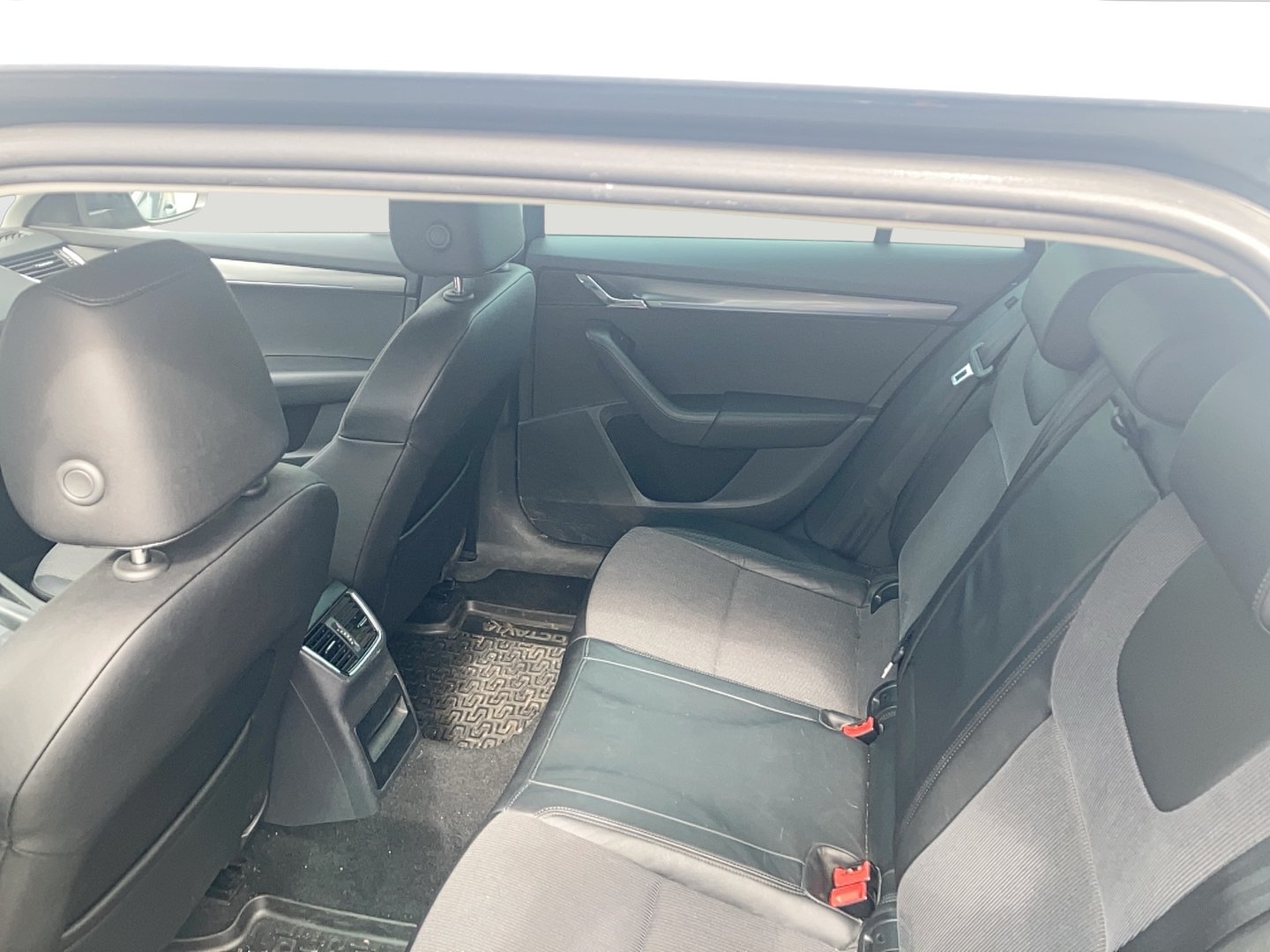 Škoda OCTAVIA Combi Style TDI | Bild 11 von 26
