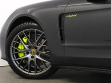 Porsche Panamera 4 E-Hybrid in vulkangraumetallic