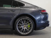 Porsche Panamera 4 E-Hybrid in vulkangraumetallic