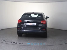 Audi Q2 35 TDI quattro intense in schwarz - metallic
