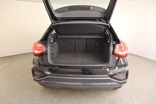 Audi Q2 35 TDI quattro intense in schwarz - metallic
