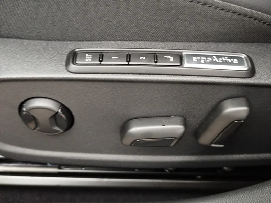 Bild eines VW Golf Variant Business TDI DSG